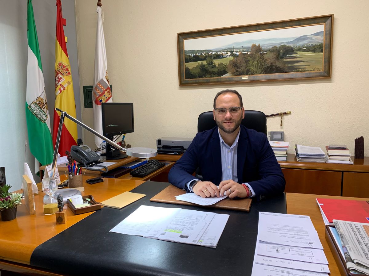 El alcalde de Castellar de la Frontera, Adrián Vaca Carrillo, hace balance de los primeros 100 días de gobierno de su Equipo.