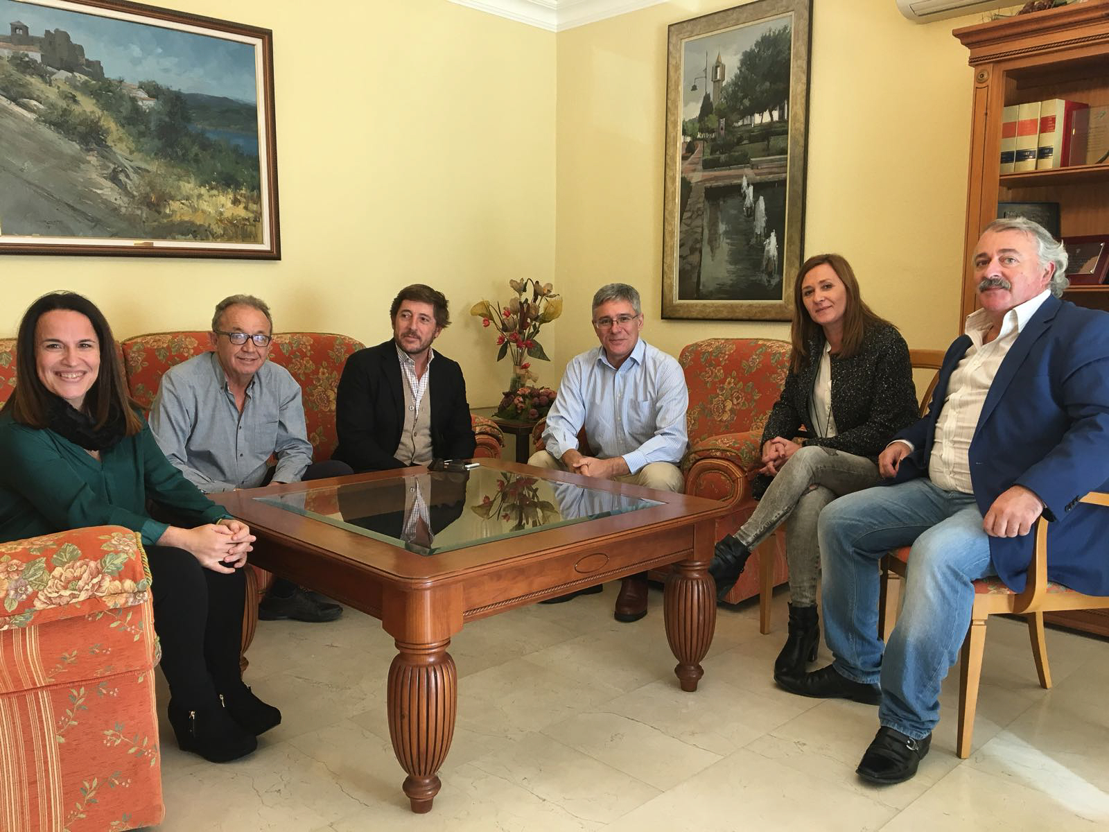 El director general de La Zagaleta, Jacobo Cestino junto al equipo de Gobierno del Ayuntamiento de Castellar