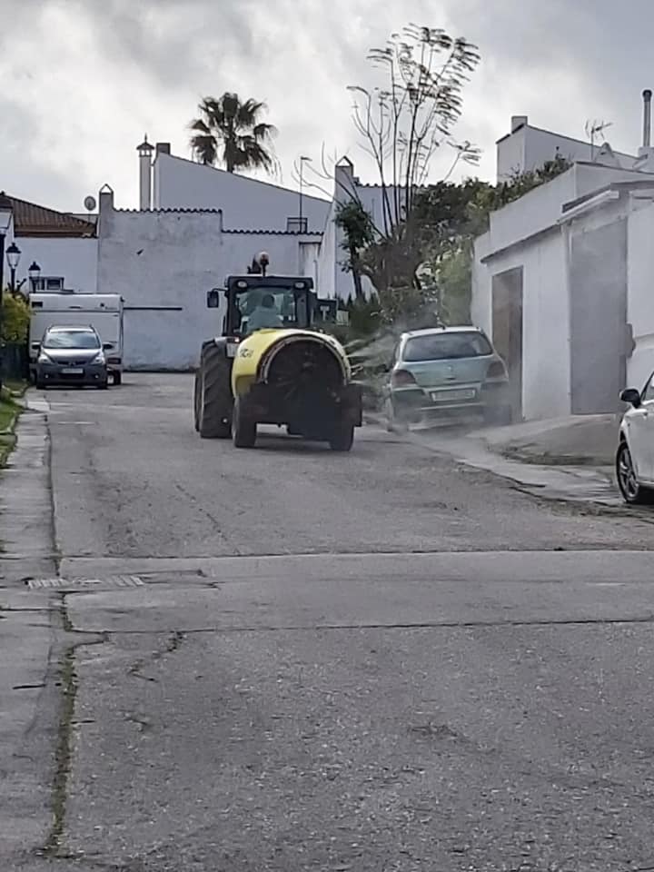 05 Abril 2020 Agricultores Desinfectan Por Tercera Vez Castellar De La Frontera 26