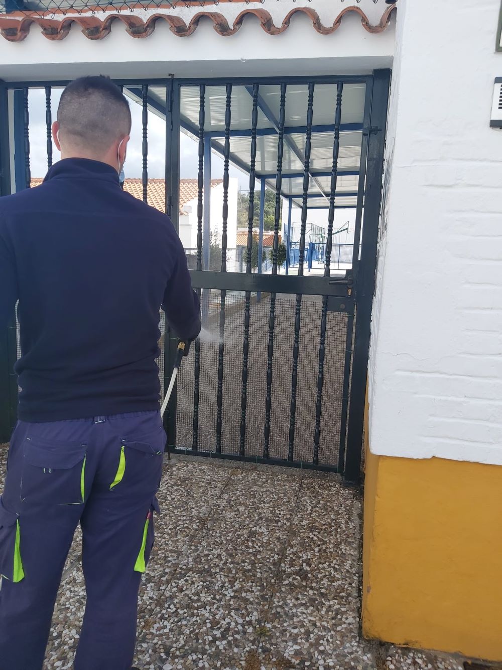 Comienzan las desinfecciones en los centros educativos del municipio