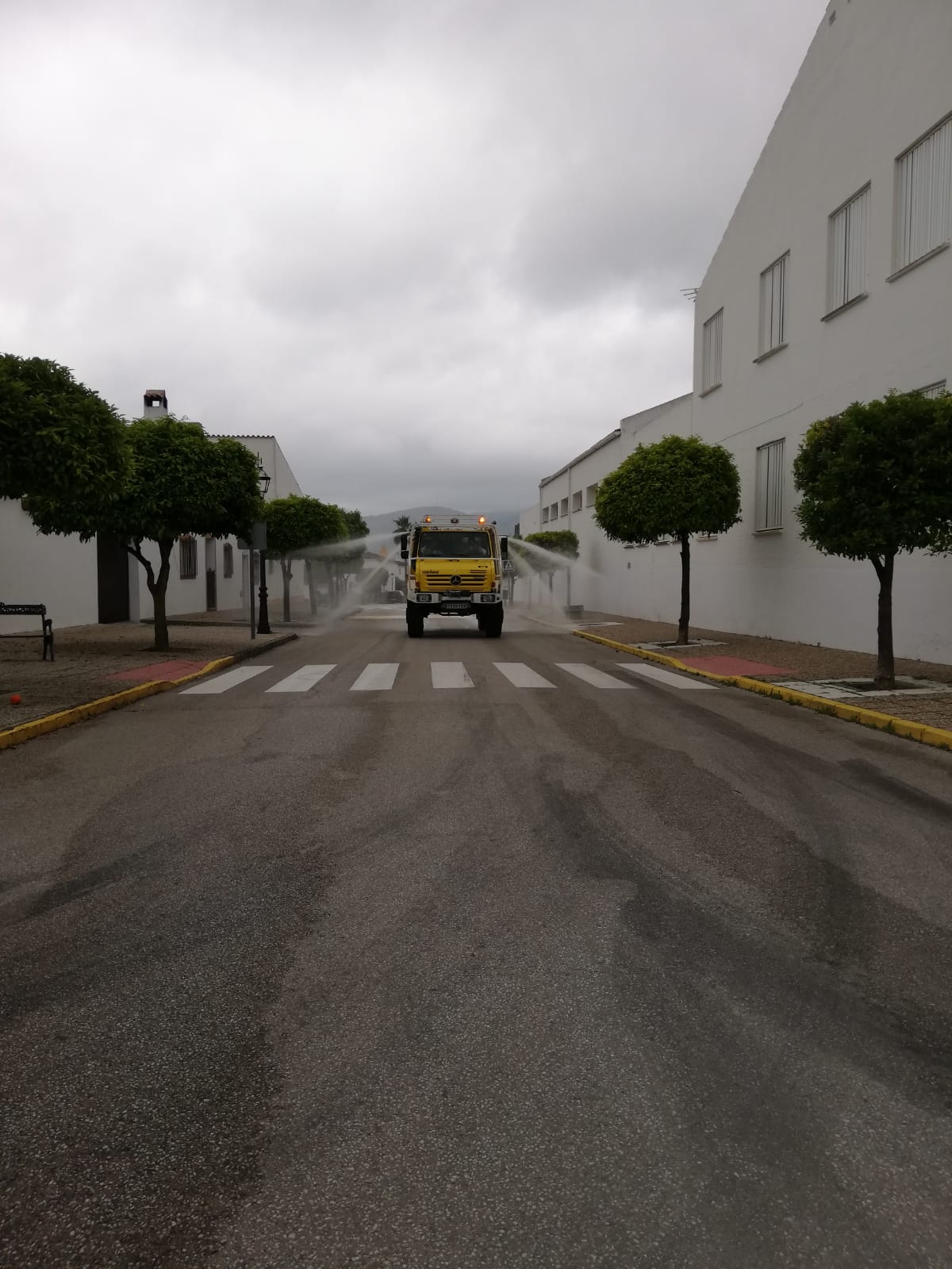 16 Abril 2020 La Almoraima SA Desinfecta HOY Las Calles De Castellar De La Frontera 1