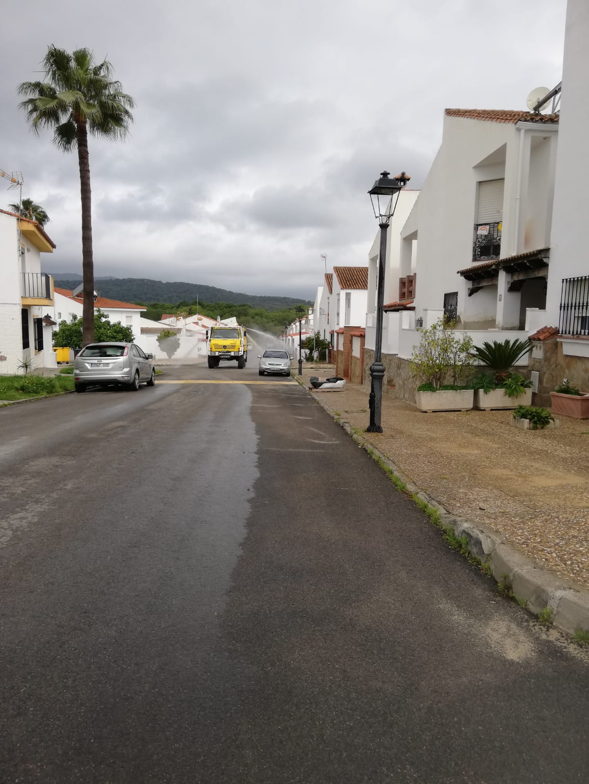 16 Abril 2020 La Almoraima SA Desinfecta HOY Las Calles De Castellar De La Frontera 2