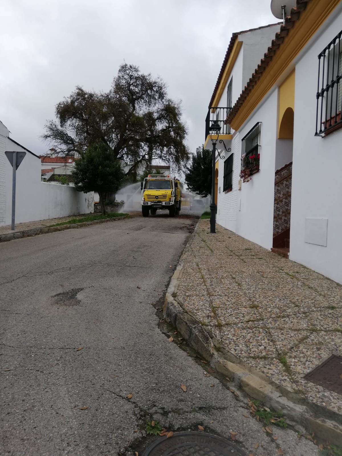 16 Abril 2020 La Almoraima SA Desinfecta HOY Las Calles De Castellar De La Frontera 5
