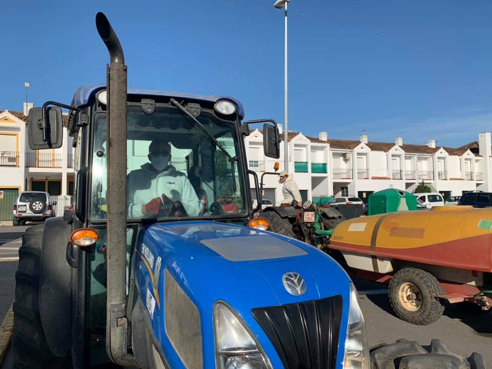 5 Mayo 2020 Agricultores Desinfectan Castellar De La Frontera 2