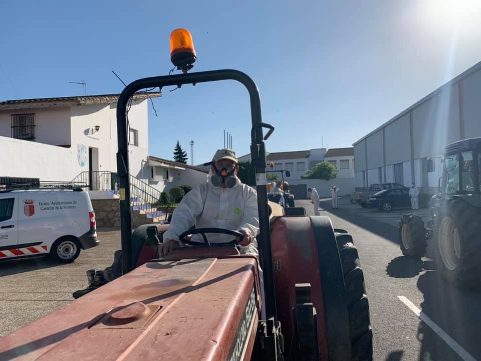 5 Mayo 2020 Agricultores Desinfectan Castellar De La Frontera 3