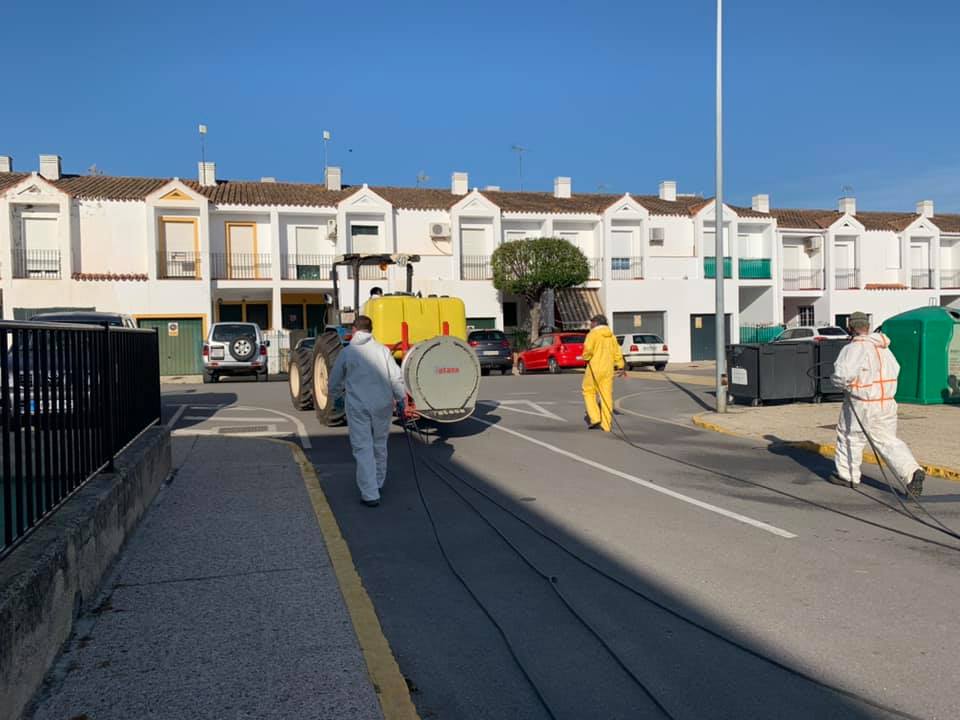 5 Mayo 2020 Agricultores Desinfectan Castellar De La Frontera 6