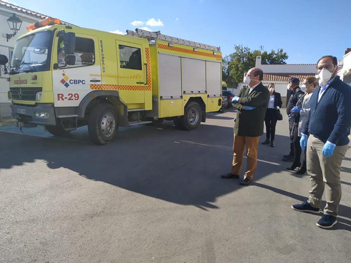 LOS BOMBEROS DESINFECTARON EL CENTRO MÉDICO Y LA FARMACIA DE CASTELLAR