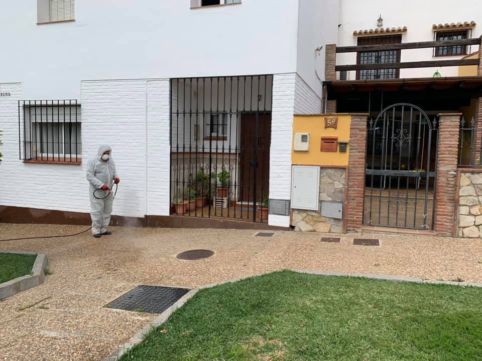 30 Marzo 2020 Agriculores Castellar Desinfectan Con Atomizador 10