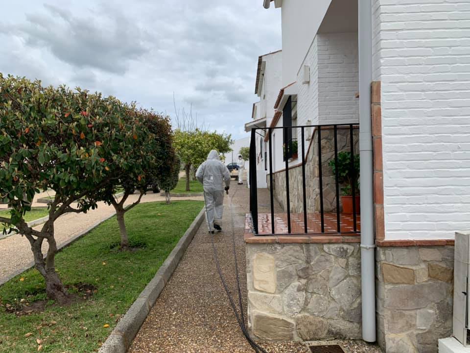 30 Marzo 2020 Agriculores Castellar Desinfectan Con Atomizador 11