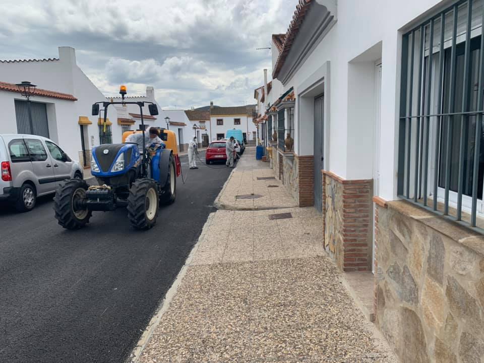 30 Marzo 2020 Agriculores Castellar Desinfectan Con Atomizador 16