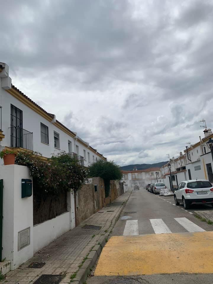 30 Marzo 2020 Agriculores Castellar Desinfectan Con Atomizador 3