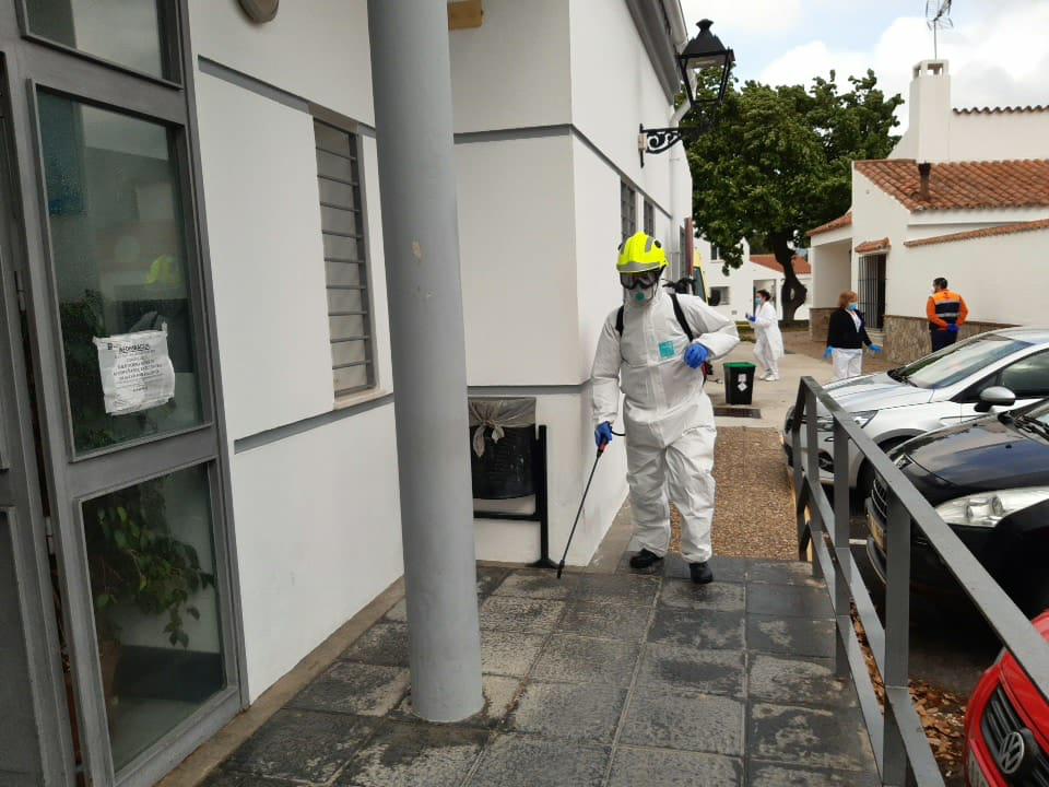 23 Abril 2020   Bomberos Desifectan En Castellar Por Sexta Vez Durante El Estado De Alarma 9